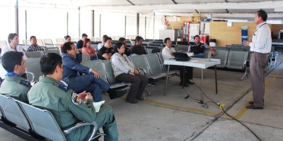 Reunión en el aeropuerto de Manta, sobre los riesgos de la aviación a causa de los rayos láser y los drones. Manabí, Ecuador.