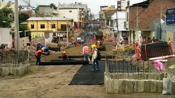 Avenida 13 de Manta, en proceso de regenración. Manabí, Ecuador.
