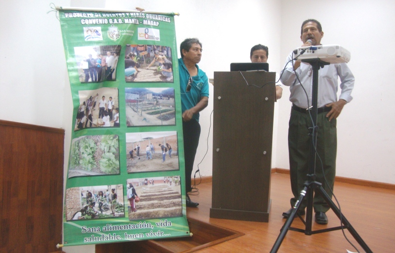 José Quijije propone al Concejo municipal de Montecristi un proyecto de huertos familiares urbanos. Manabí, Ecuador.