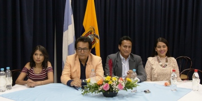 Luisa Reyes, Jorge Zambrano, Johnny Mera y Lady García, presiden el acto municipal de premiación a lideresas barriales de Manta. Manabí, Ecuador.