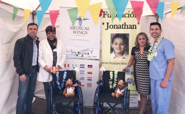 De izquierda a derecha: Edwin Rincón, gerente comercial de American Airlines en Ecuador; Glenda Johnson, directora de la Fundación Medical Wings International; Catalina Avilés, fundadora de la Fundación Jonathan; y, William Amaya, colaborador Medical Wings.
