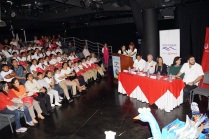 Ceremonia de premiación en el micro teatro La Bota, Guayaquil.