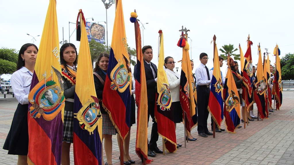 El homenaje de Manta a la bandera ecuatoriana – REVISTA DE MANABÍ